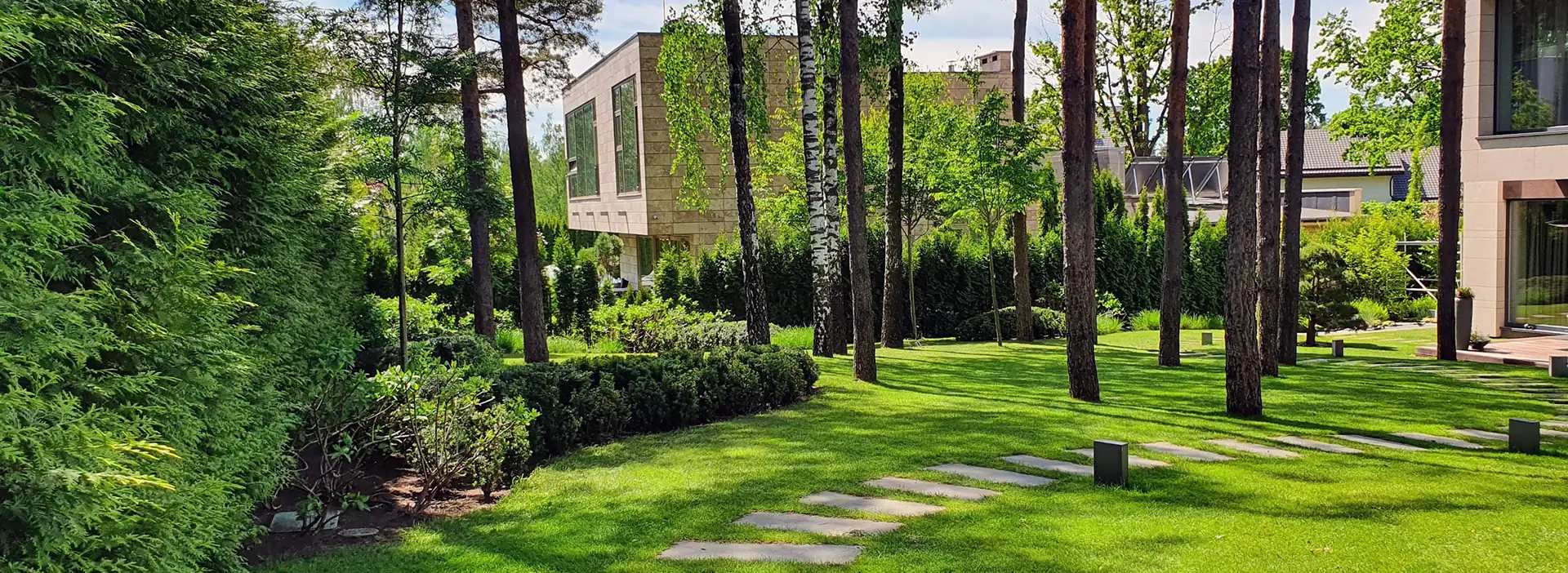 Profesionali sodo priežiūra – vejos pjovimas ir augalų priežiūra Vilniuje